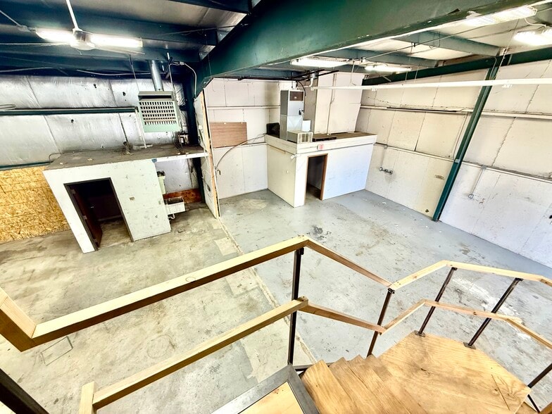 More Photos Of 1805 Industrial Park Dr, Normal Light Distribution For Lease