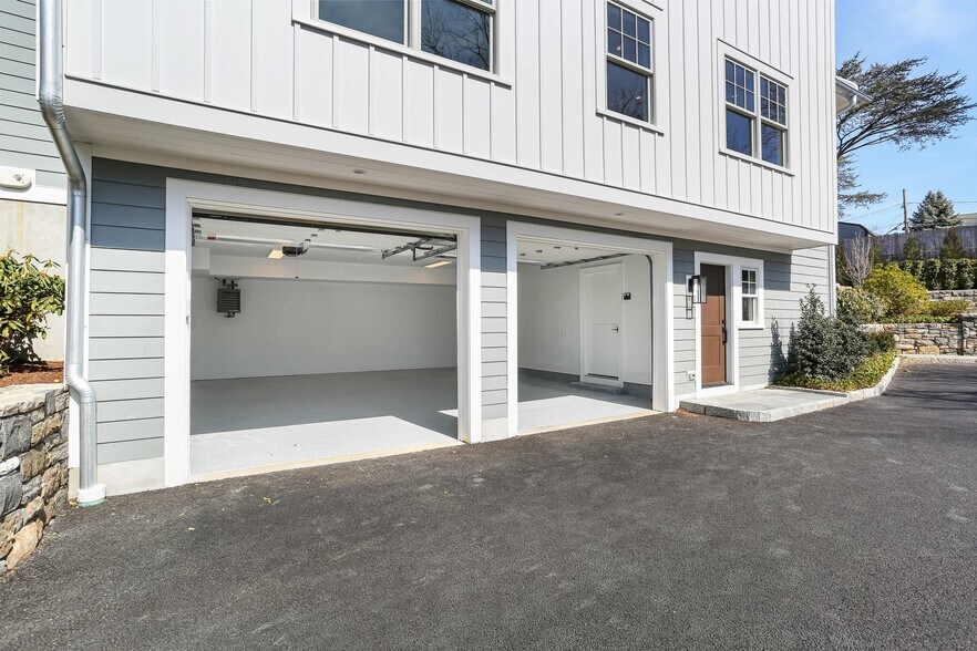 More Photos Of 25 Henry St, Greenwich Apartments For Sale