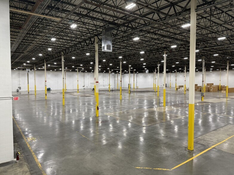 More Photos Of 6721 W 73rd St, Bedford Park Manufacturing For Sale