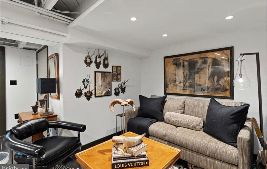 More Photos Of 5169 Macarthur Blvd NW, Washington Office Residential For Lease