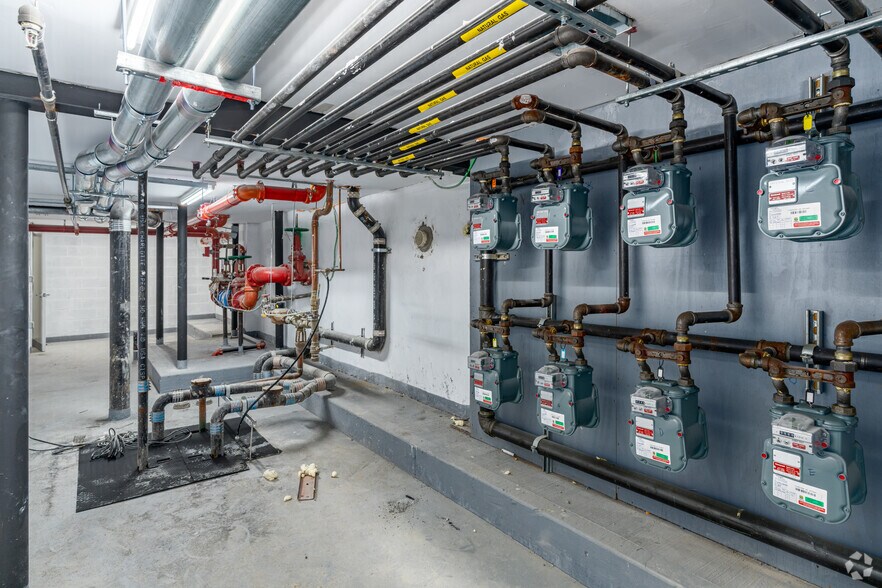 More Photos Of 40-16 National St, Corona Storefront For Lease