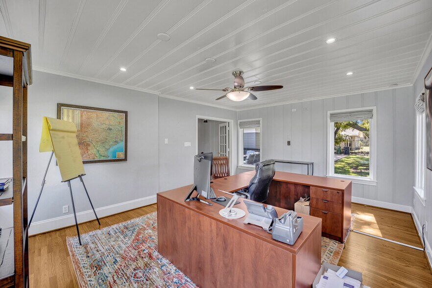 More Photos Of 1500 W Abram St, Arlington Medical For Lease