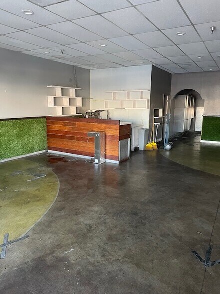 More Photos Of 3555 Rosecrans St, San Diego Unknown For Lease