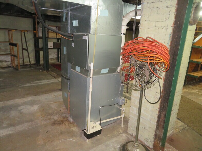 More Photos Of 1458 Main St, Buffalo Freestanding For Sale