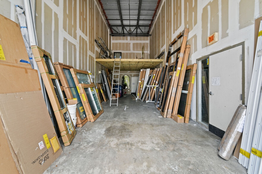 More Photos Of 5401 N Haverhill Rd, West Palm Beach Warehouse For Lease