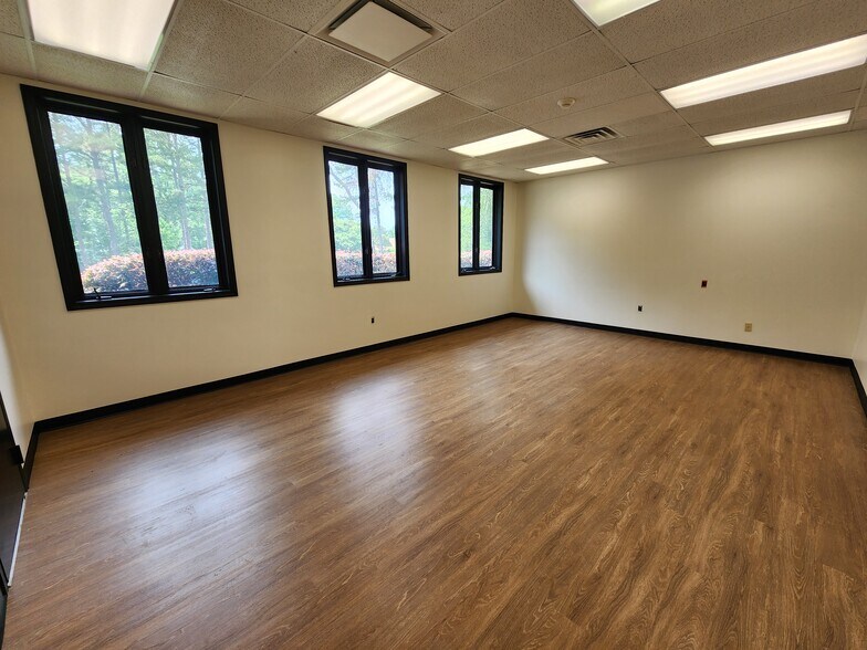More Photos Of 2 Fisher Rd, Greenville Schools For Lease