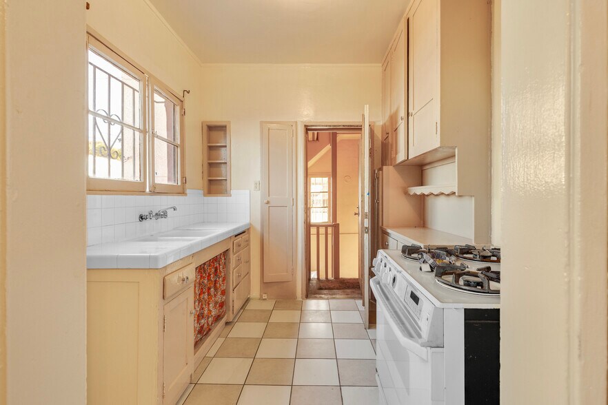 More Photos Of 4261 Leimert Blvd, Los Angeles Apartments For Sale