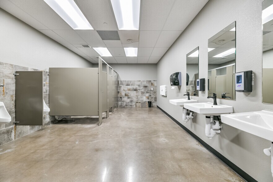 More Photos Of 1222 W Main St, Tomball Religious Facility For Sale