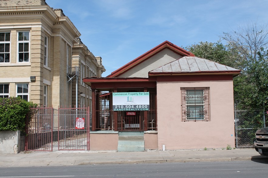 Primary Photo Of 233 W Travis St, San Antonio Storefront Retail Office For Sale