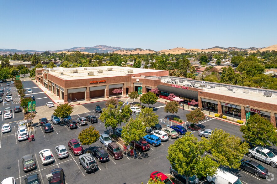 More Photos Of 1305-1350 Gateway Blvd, Fairfield Storefront For Lease