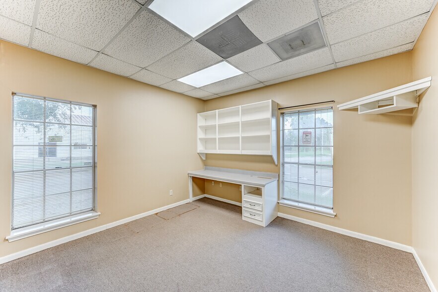 More Photos Of 14741 Pebble Bend Dr, Houston Loft Creative Space For Lease