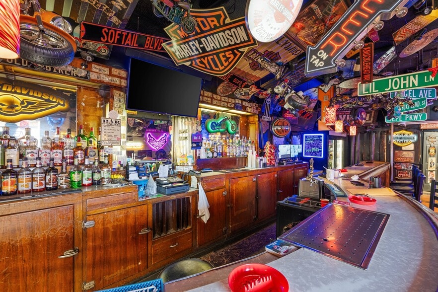 More Photos Of 4489 Broadway, Gary Bar For Sale