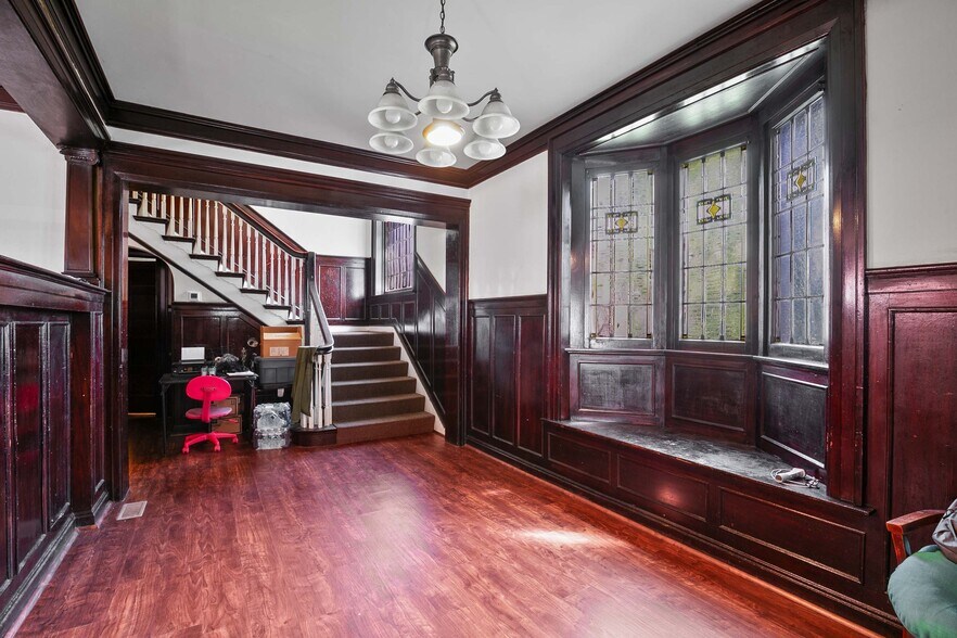 More Photos Of 1036 E Hyde Park Blvd, Chicago Specialty For Sale