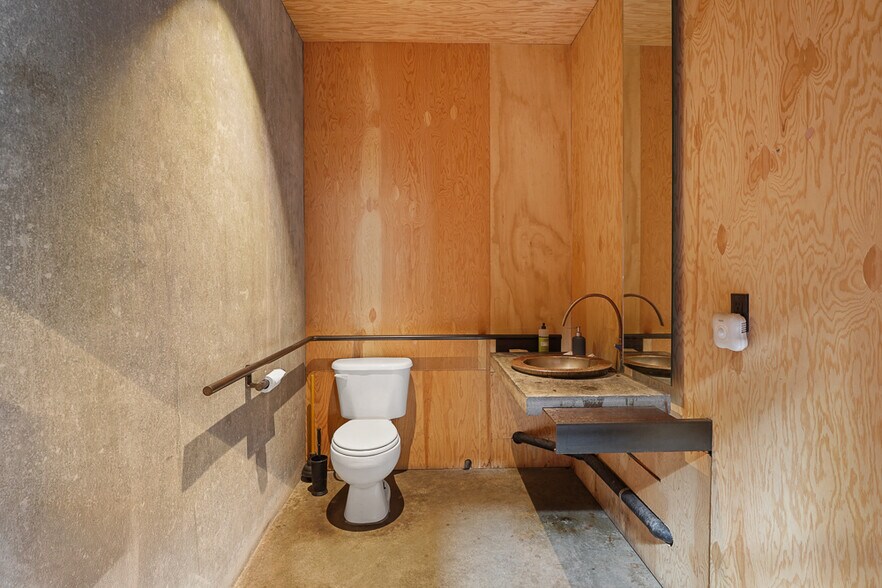 More Photos Of 6 Dravus St, Seattle Warehouse For Sale