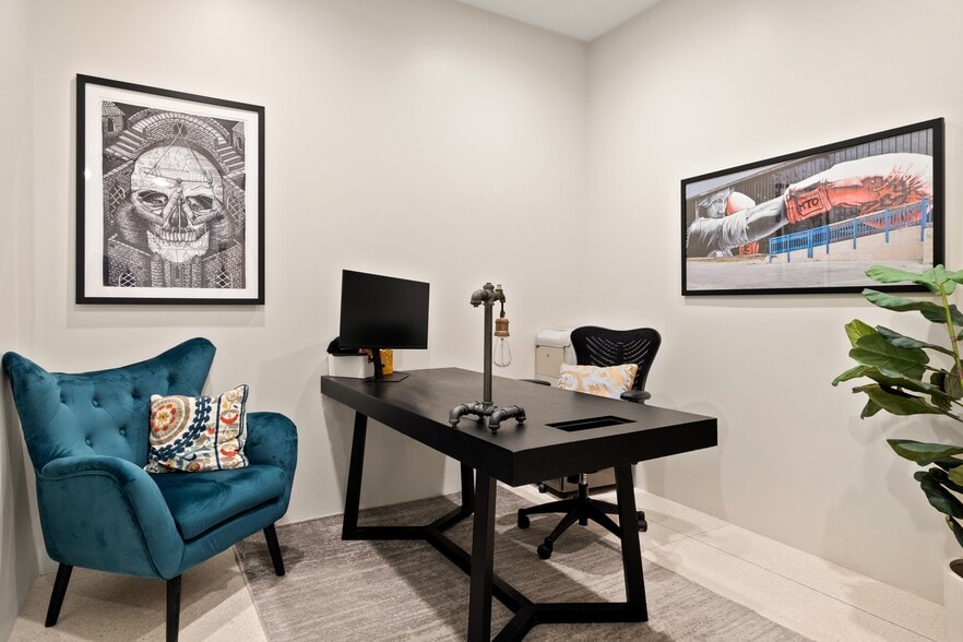 More Photos Of 7207 Melrose Ave, Los Angeles Storefront Retail Office For Lease