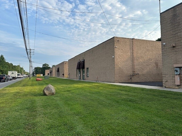 Primary Photo Of 1107 Station Rd, Bellport Village Warehouse For Lease