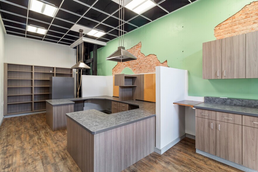 More Photos Of 106 E 26th St, Bryan Office For Lease