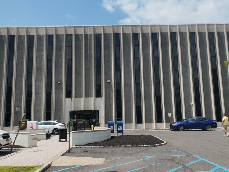 More Photos Of 67 Walnut Ave, Clark Office For Lease