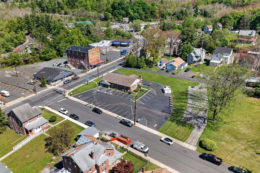 More Photos Of 101 Walnut St, Green Lane Bank For Sale
