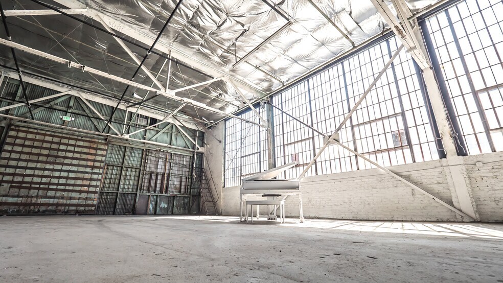 More Photos Of 6000 Avalon Blvd, Los Angeles Warehouse For Lease
