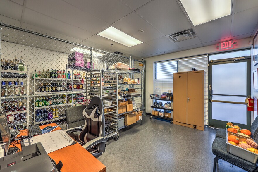 More Photos Of 5321 Cameron St, Las Vegas General Retail For Sale