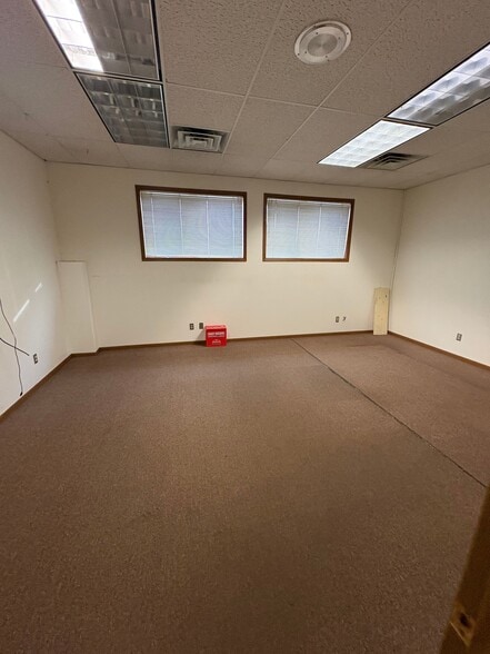 More Photos Of 6636 Rosewood St, Anchorage Warehouse For Sale