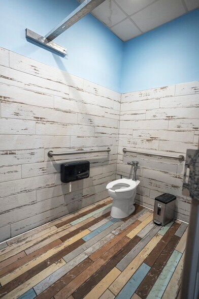 More Photos Of 762 Veterans Pky, Hinesville Restaurant For Sale
