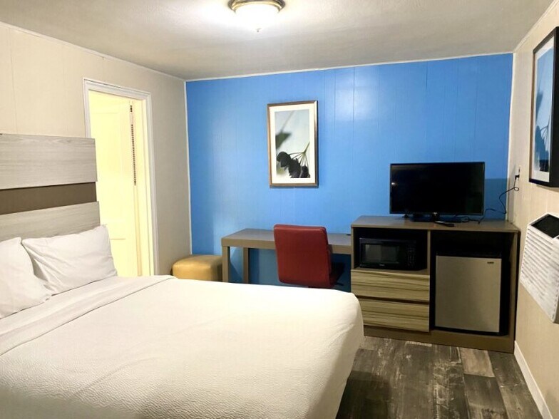 More Photos Of 1330 Main St, Turbeville Hotel For Sale