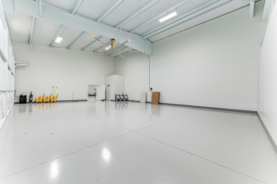 More Photos Of 7015 S 143rd St E, Derby Airplane Hangar For Sale