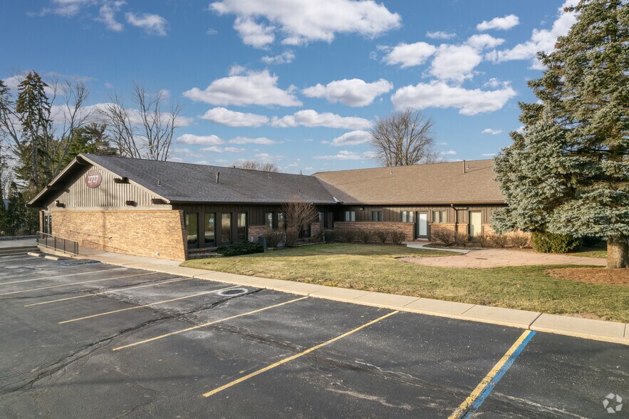 More Photos Of 2727 N Holland Sylvania Rd, Toledo Office For Sale