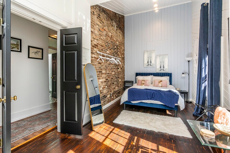 More Photos Of 302 W High St, Lexington Office Residential For Sale