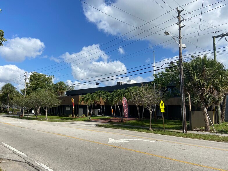 Primary Photo Of 4121-4141 NW 5th St, Plantation Medical For Sale