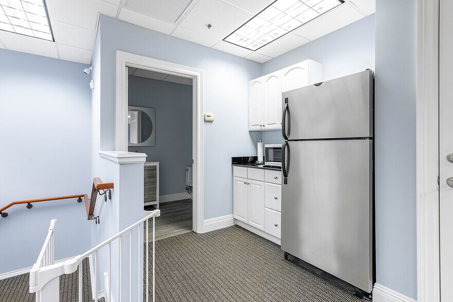 More Photos Of 1200 S Rogers Cir, Boca Raton Warehouse For Lease