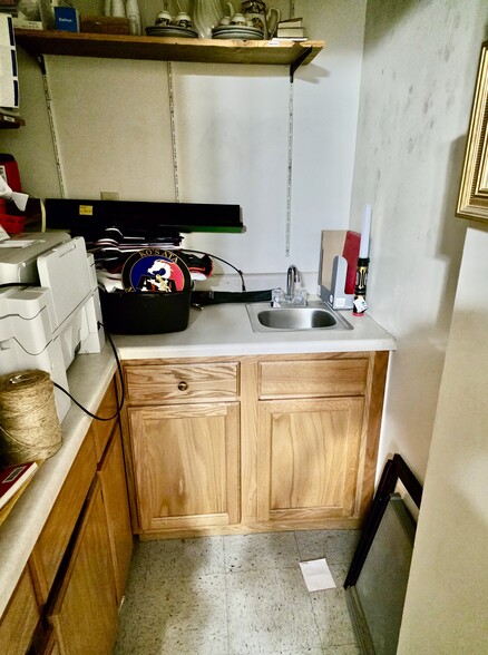 More Photos Of 100 Commercial Dr, Atoka General Retail For Sale