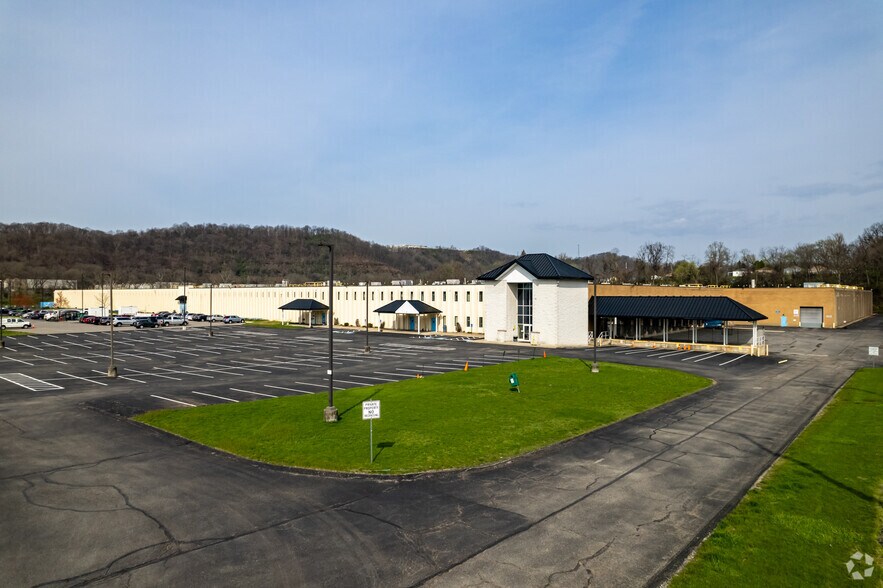 More Photos Of 2250 Roswell Dr, Pittsburgh Distribution For Lease