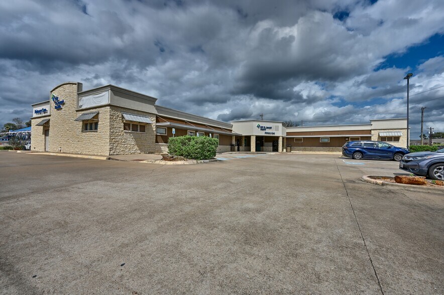 More Photos Of 110 Highway 290, Brenham Medical For Sale