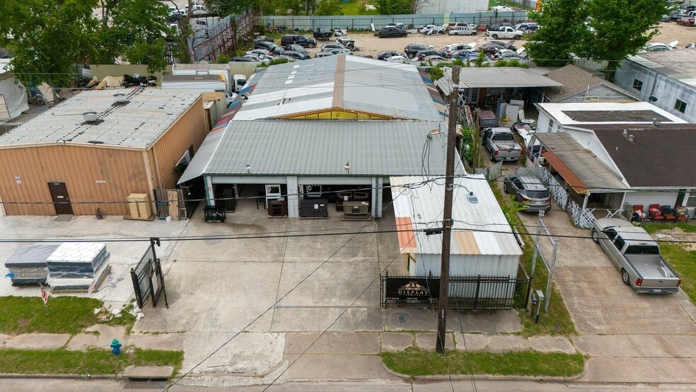 Primary Photo Of 625 W Parker Rd, Houston Storefront For Sale