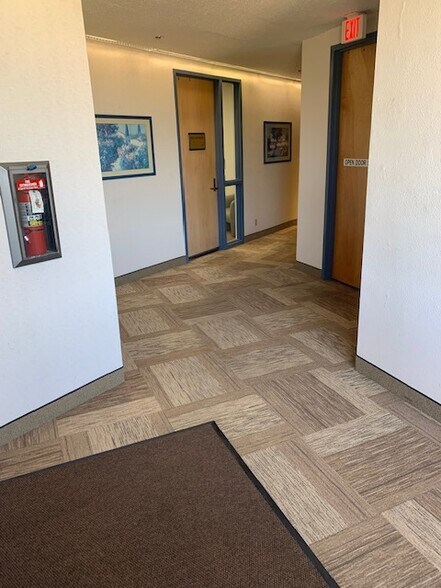 More Photos Of 1015 Chestnut Ave, Carlsbad Office For Sale