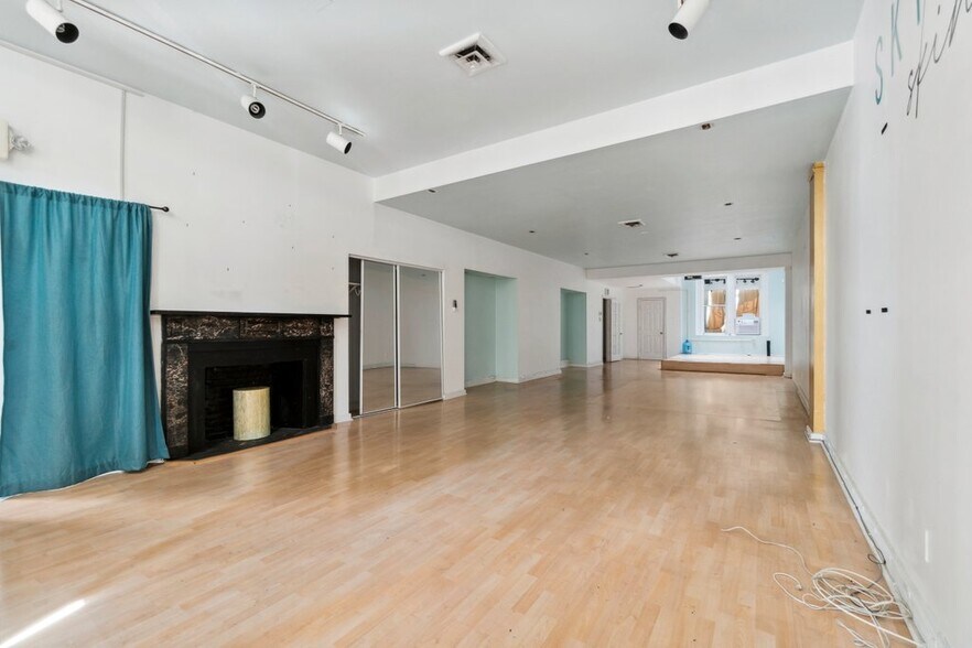 More Photos Of 519-521 N Charles St, Baltimore Office For Sale