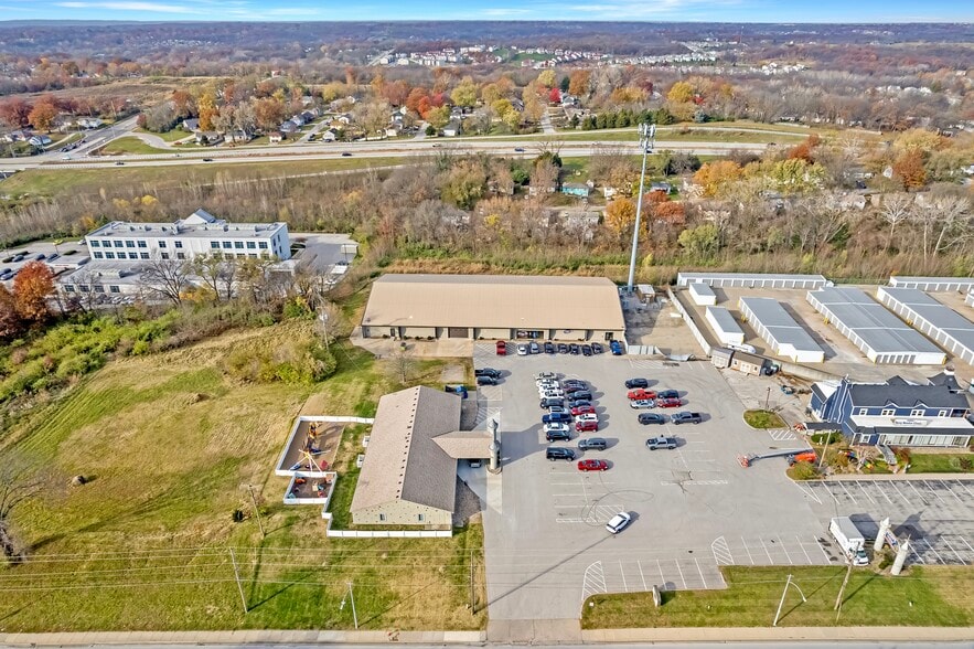 More Photos Of 6970 N Broadway St, Kansas City Showroom For Sale