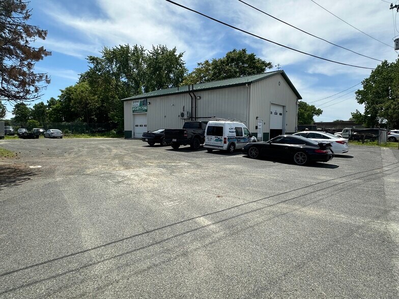 More Photos Of 733-759 Memorial Ave, West Springfield Showroom For Sale