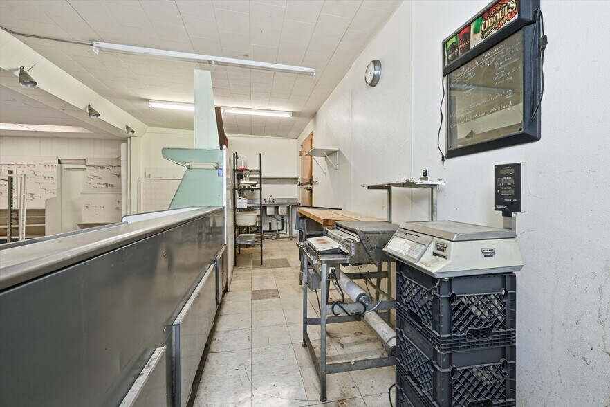 More Photos Of 3794 CA-20, Nice General Retail For Sale