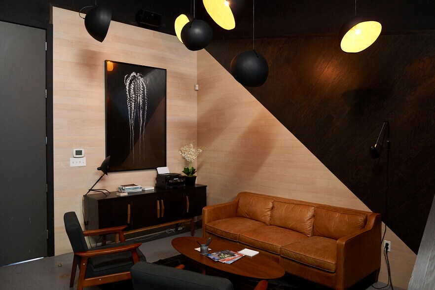 More Photos Of 5226 Elm St, Bellaire Light Distribution For Sale