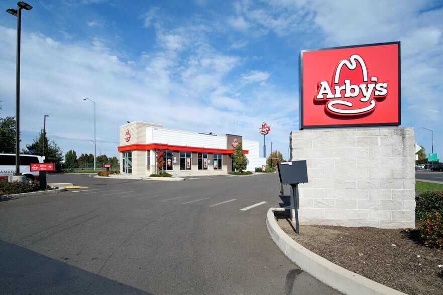 More Photos Of 2233 Biddle Rd, Medford Fast Food For Sale