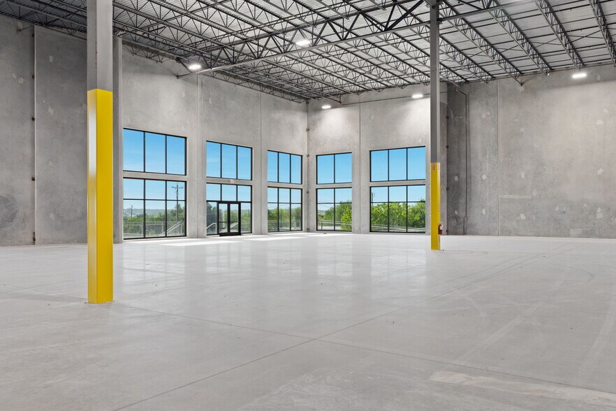 More Photos Of 11708 McAngus Rd, Del Valle Unknown For Lease