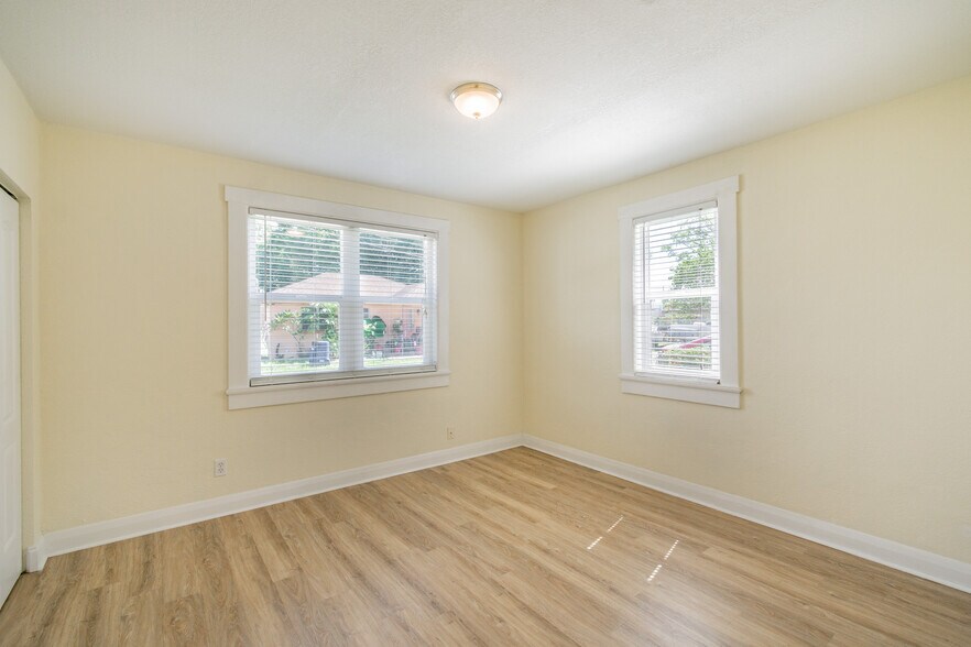 More Photos Of 2706 Stallone Dr, Tampa Office Residential For Lease