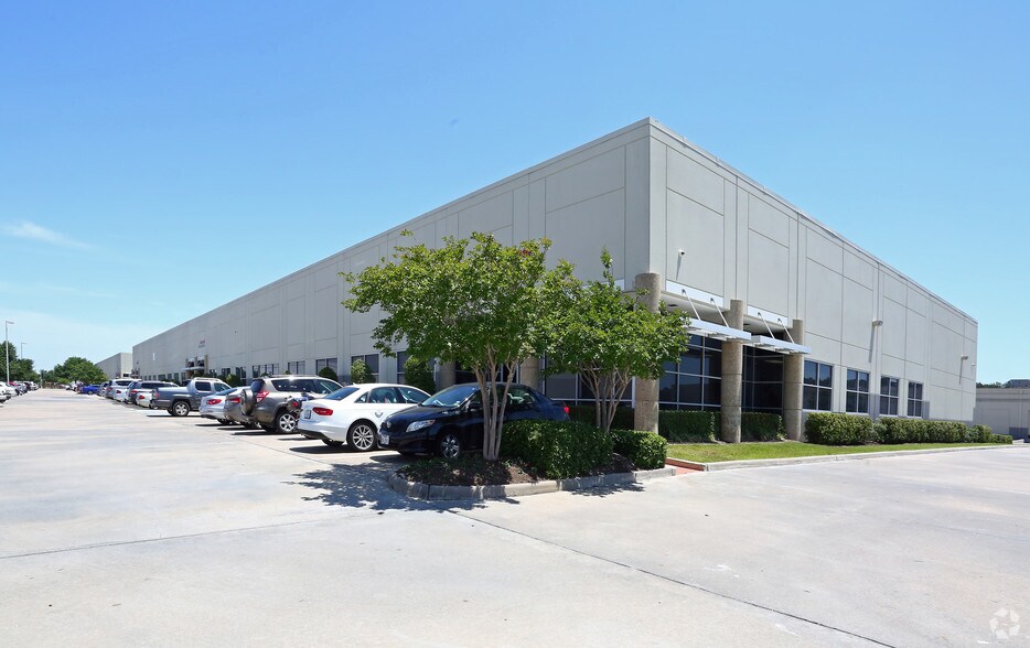 More Photos Of 4325 W Sam Houston Pky N, Houston Flex For Lease