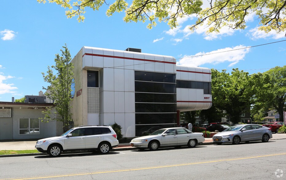 More Photos Of 657 Central Ave, Cedarhurst Medical For Lease
