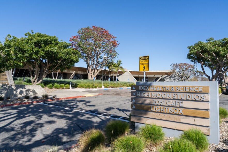 More Photos Of 2051 Palomar Airport Rd, Carlsbad Research And Development For Lease