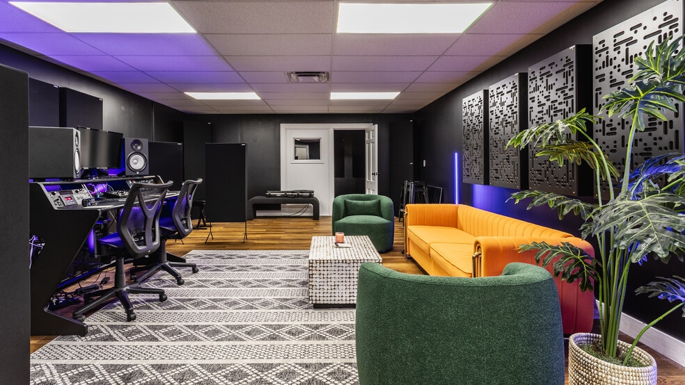 More Photos Of 4201 Millersville Rd, Indianapolis Research And Development For Lease